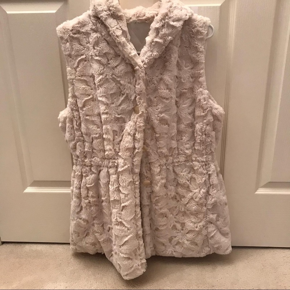 Fluffy vest from Korea